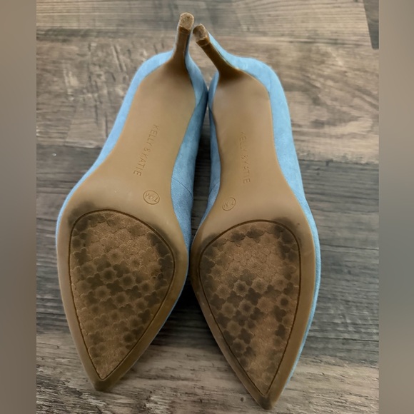 Kelly & Katie Comfortable Blue Suede Pointed Toe Heels, Size 7.5 - Picture 5 of 5